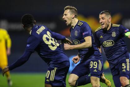 Mislav Orsic marcó los tres goles de Dinamo Zagreb y desató la locura en Croacia, al dar vuelta la serie con Tottenham.