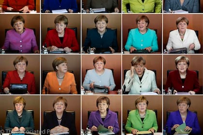 Mismo estilo, distintos colores, viste la canciller alemana Angela Merkel en las reuniones semanales de gabinete de su gobierno en la cancillería de Berlín