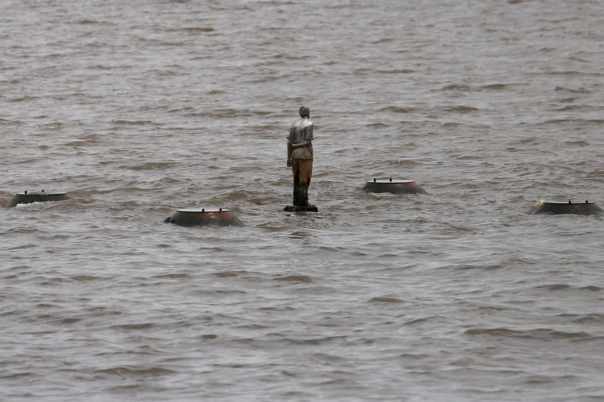 La escultura, de Claudia Fontes, es la única pieza emplazada en el Río de la Plata