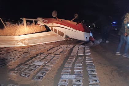 Misterioso vuelo narco. Una avioneta se estrelló y expuso un cargamento de 324 kilos de cocaína en Chaco