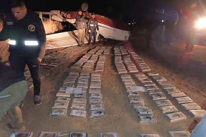 Misterioso vuelo narco. Una avioneta se estrelló y expuso un cargamento de 324 kilos de cocaína en Chaco