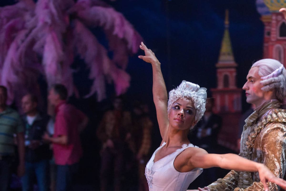 Misty Copeland es la Princesa Bailarina en la nueva película de Disney, que la da una vuelta de tuerca al clásico El Cascanueces