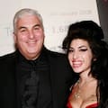 La suma millonaria que deberá pagar el padre de Amy Winehouse por una falsa acusación