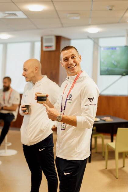 Mitchell Duke, el delantero del equipo confiesa que bebe hasta seis cafés por día.