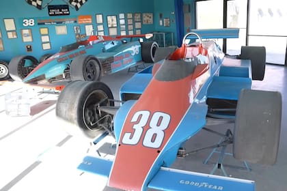 Mitchell patrocinó autos en la Indianápolis 500