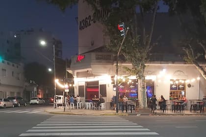 Mito's Bar, de avenida Gaona y Emilio Lamarca