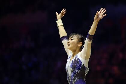 Miyata reacciona tras su rutina en el último piso del aparato femenino (REUTERS/Molly Darlington)