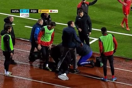 Mladen Zizovic, entrenador de Radnicki 1923, sufrió un infarto en pleno partido y, tras ser trasladado, murió