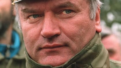 Mladic durante la guerra de Bosnia. El exgeneral comandó las tropas que asesinaron a cerca de 8.000 hombres y niños en Srebrenica en 1995
