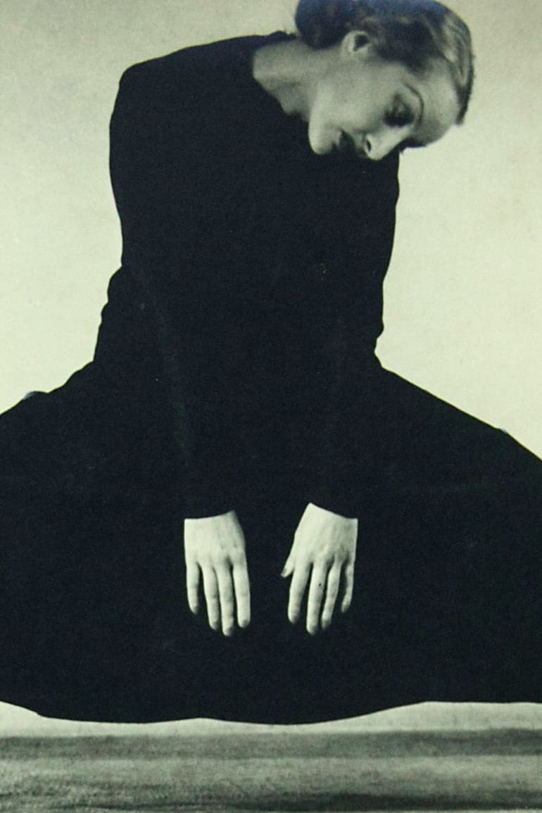 Biyina Klappenbach retratada por Anatole Saderman (detalle)