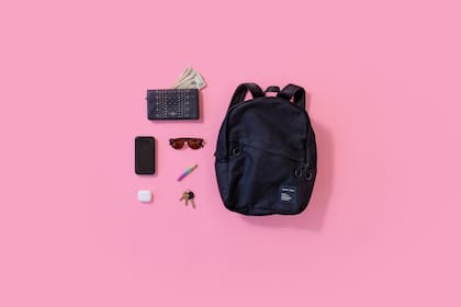 Mochilas, carteras, ropa, billeteras, llaves, celulares, efectivo, anteojos, vapes, botellas, termos y paraguas fueron los artículos olvidados con mayor frecuencia a lo largo del 2023.