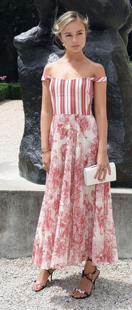 Tras lanzar su colección cápsula con Penelope Chilvers en Londres, Lady Amelia Windsor voló a la Ciudad Luz para dar su presente en el desfile de Christian Dior.