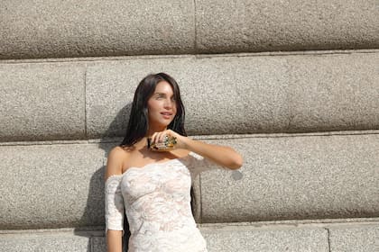 Durante la semana de la moda de París, la modelo conoció la nueva línea de maquillaje de Paco Rabanne y disfrutó de Fame, su última fragancia femenina.