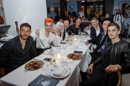 Modelos, diseñadores y productores de moda en el evento Les Nuits BARON B