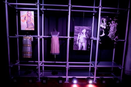 Modelos icónicos de Paco Rabanne viajaron desde Francia exclusivamente para ser exhibidos en la presentación de Fame
