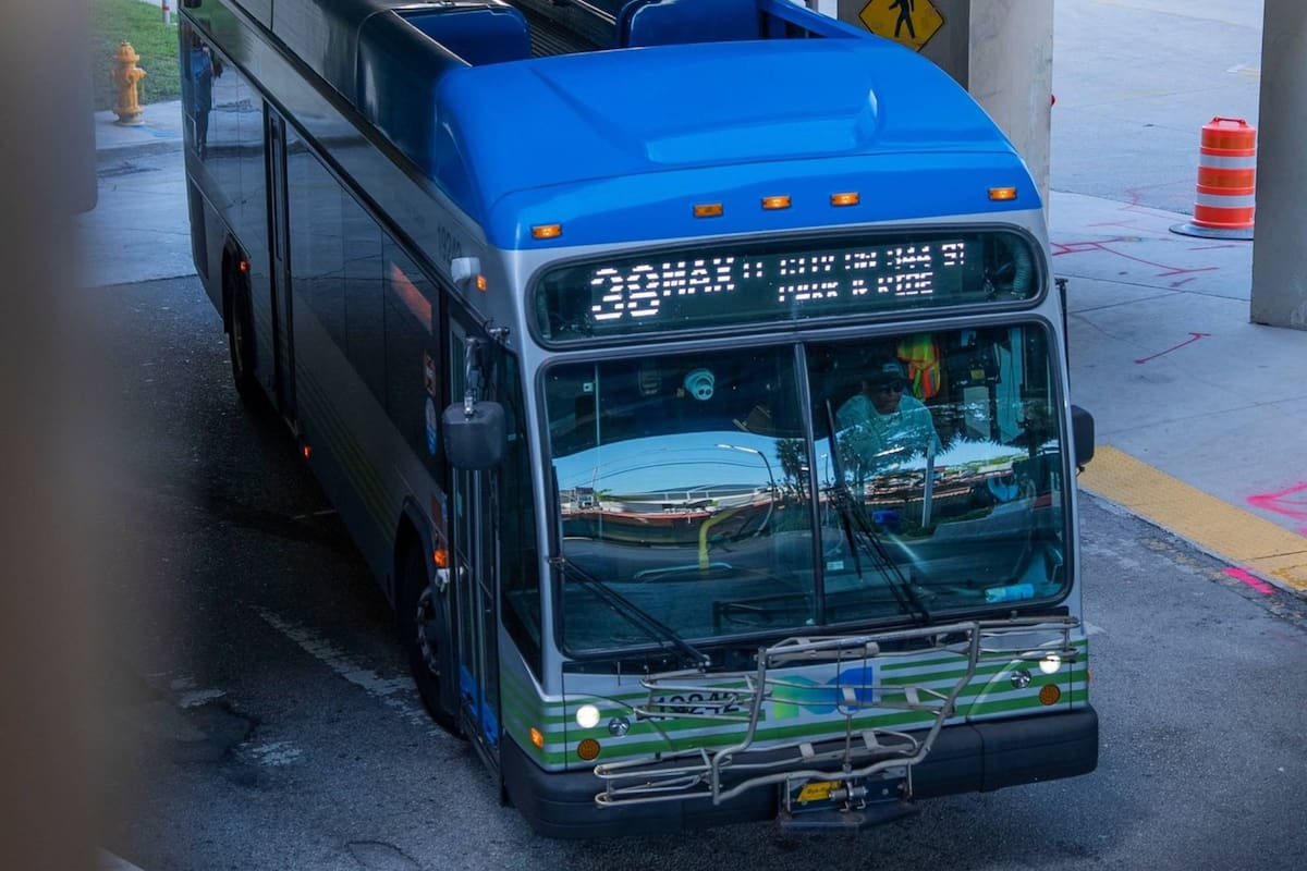 Modificaciones en el sistema de transporte público de Miami para el feriado de Thanksgiving 2025