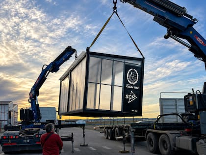 Módulo móvil de invernadero hidropónico construido en el expredio de Austral Construcciones