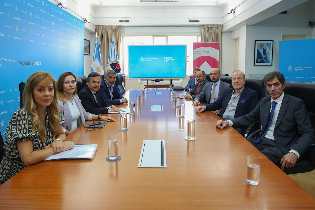 Mogetta (en el centro, a la derecha) participó de la reunión de transición junto a Guillermo Ferraro, Eduardo Rodríguez Chirillo, Sergio Arberche y Tomás Sutton