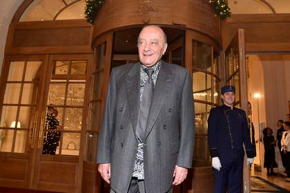 Mohamed Al-Fayed asiste al desfile "Chanel Collection des Metiers d'Art 2016/17: Paris Cosmopolite" el 6 de diciembre de 2016 en París, Francia