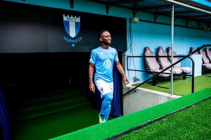 Mohamed Buya en la presentación como jugador del Malmö de Suecia
Foto: @turay_buya