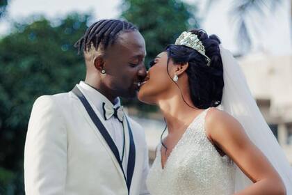 Mohamed Buya Turay con su esposa Suad, días antes del casamiento
Foto: @turay_buya