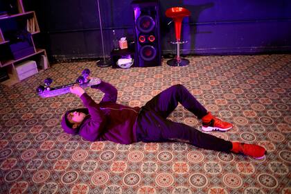 Mohamed El Khatib y su pieza de teatro-documento Finir en beauté-Bello final, pero con luz