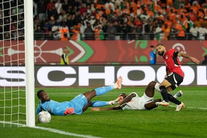 Mohamed Salah anota el tercer y decisivo tanto de Egipto contra el campeón saliente, Costa de Marfil; en la Copa Africana de Naciones el capitán vive un alivio ante su compleja situación en Manchester United.