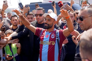 Mohamed Salah desata la euforia en Estambul mientras se acerca a fichar por Trabzonspor