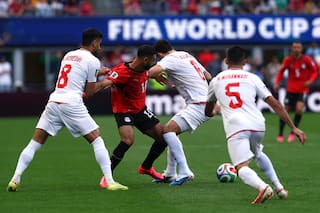 Irán perdía contra Egipto y se quedaba fuera, remontó, festejó el 2-1, pero se lo anularon y ahora está en el limbo