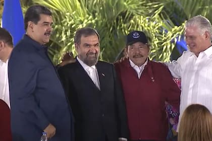 Mohsen Rezai, junto a Daniel Ortega, rodeado de Nicolás Maduro y Miguel Díaz-Canel