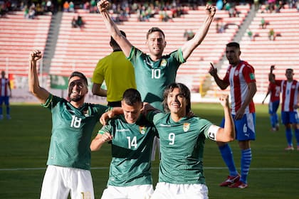 Moisés Villarroel festeja su gol (el 2-0) en el triunfo de Bolivia ante Paraguay en la altura de La Paz