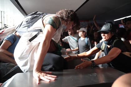 Molinetazo en Plaza Miserere, en protesta por la suba de los precios del transporte público