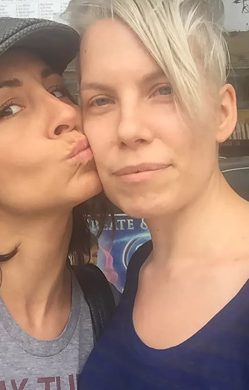 Molly Kochan y su mejor amiga, Nikki Boyer, juntas hicieron el podcast Dying For Sex.