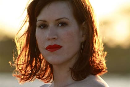Molly Ringwald escribió un artículo en el que señala que su film más importante, es despectivo con respecto a lugar que le da a la mujer.