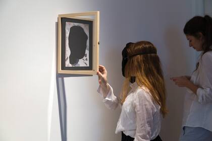Momento de la performance de Florencia Rodríguez Giles que fue vendida por la galería Benzacar, en 2016, a una colección privada