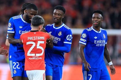 Momento del cruce entre el argentino y el brasileño