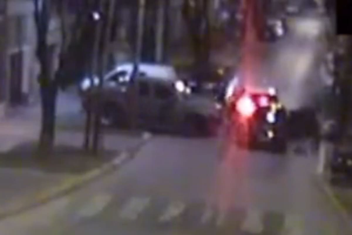 Momento en el que los ladrones acorralan a Sandez para robarle su camioneta