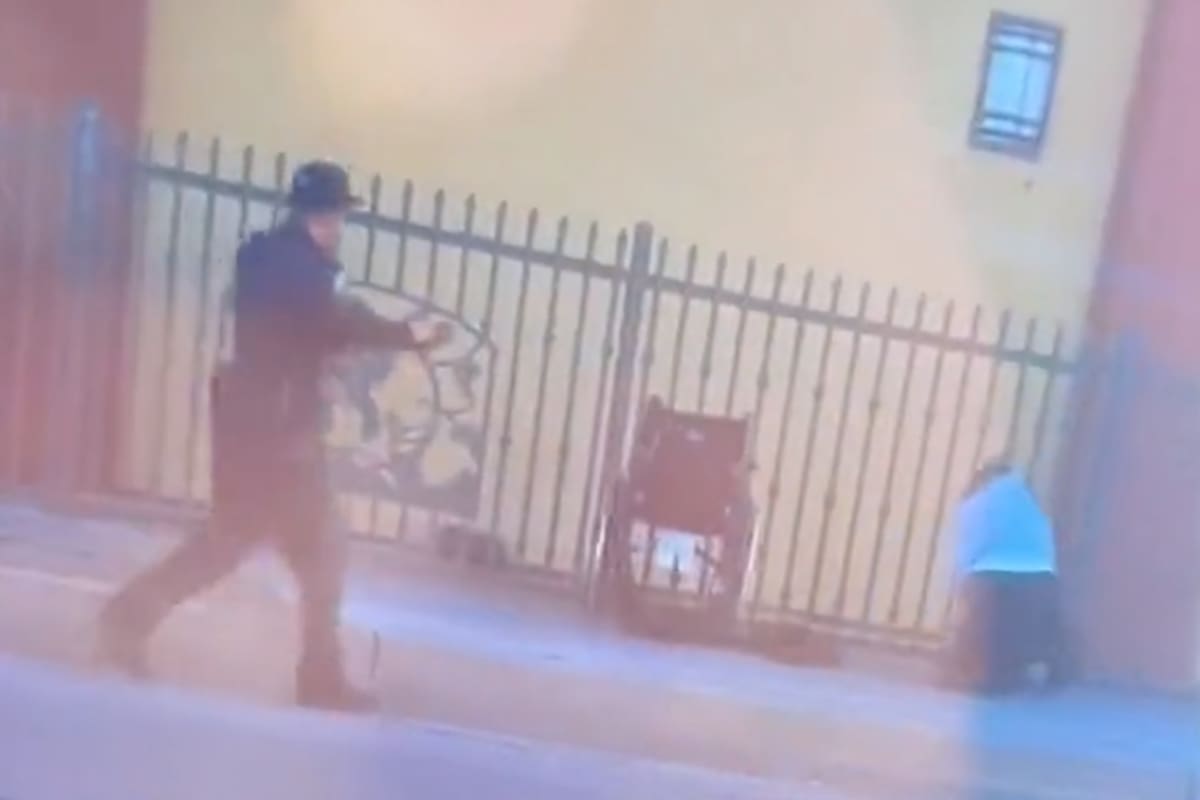 Momento en que la policía le dispara a Anthony Lowe