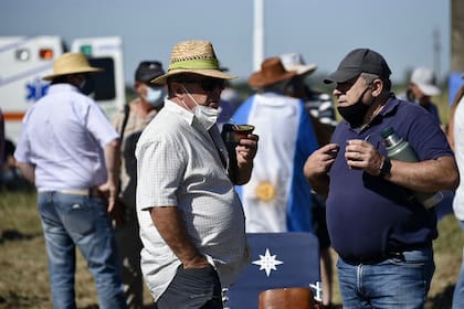 Momentos previos al comienzo de la asamblea de productores rurales en Armstrong, Santa Fe.