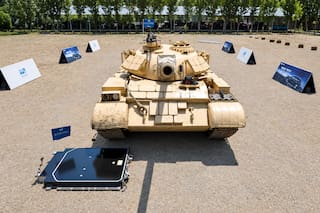 Un tanque de guerra aplastó la batería de una conocida marca china para ponerla a prueba