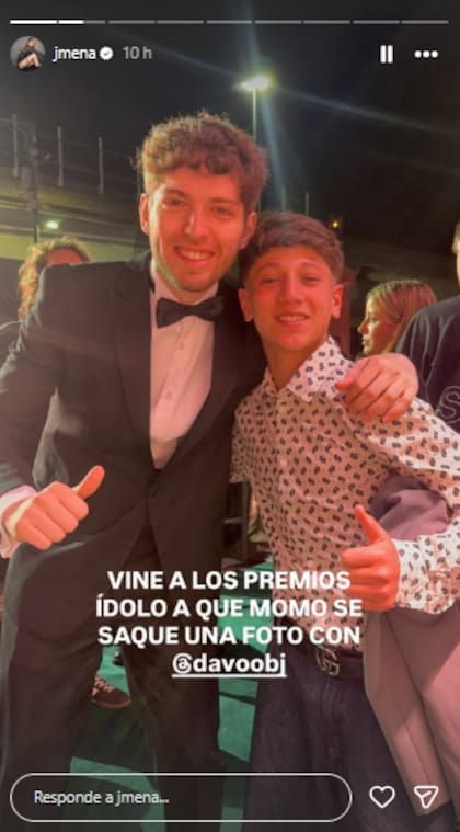 Momo, el hijo de Jimena Barón, conoció a Davo Xeneize en los Premios Ídolo (Foto: Instagram @jmena)