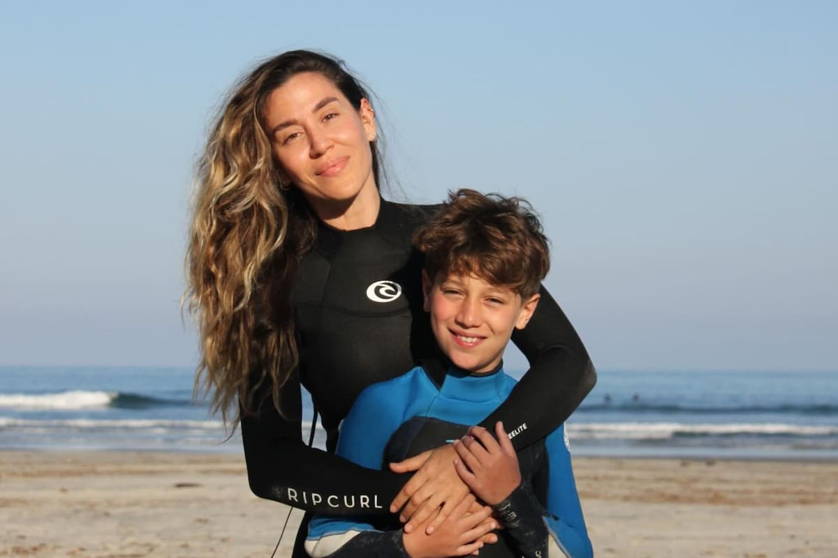 Momo, el hijo de Jimena Barón, contrajo una infección viral en la escuela que le impidió irse de vacaciones