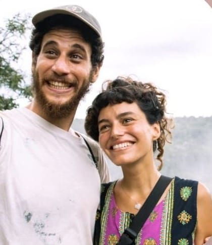 "Momo" y "Ailu" viven en la zona de Los Hornillos donde construyeron su propia casa de barro basada en los principios de la bioconstrucción (Foto: Instagram @jeronimoweich)