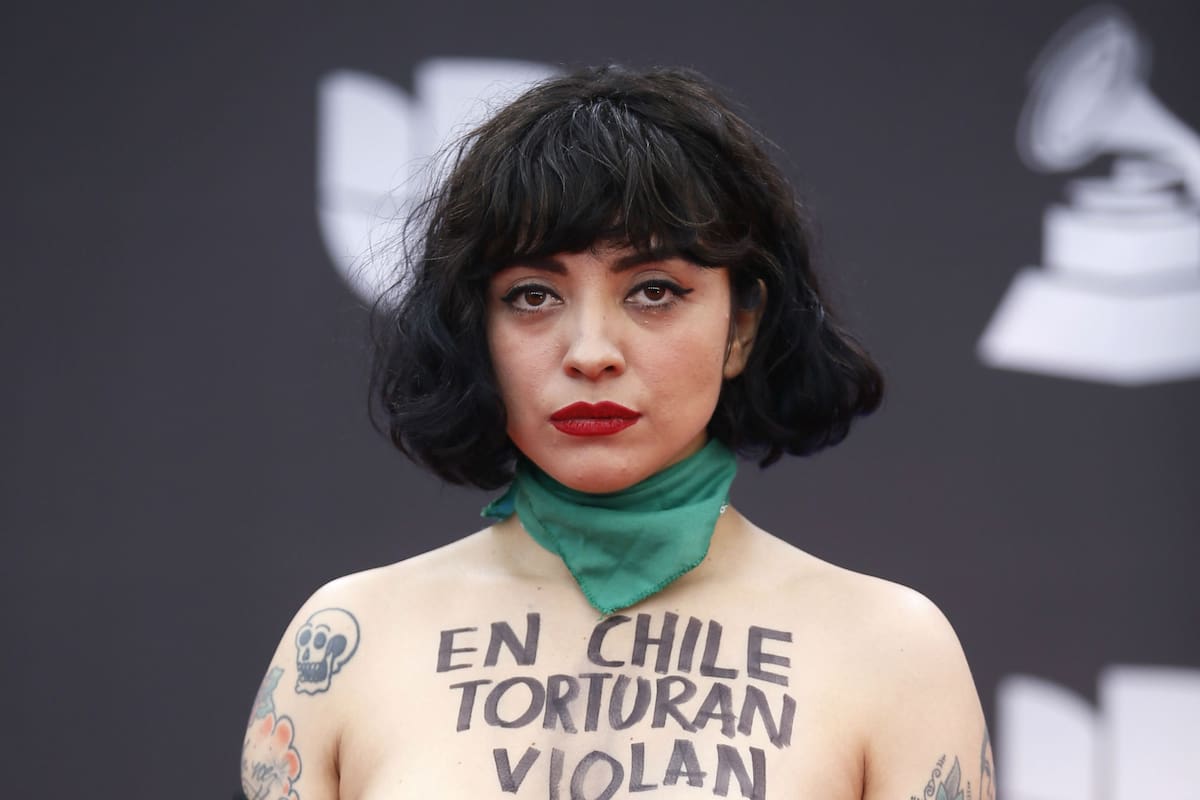 Mon Laferte, en la alfombra roja de los Latin Grammy