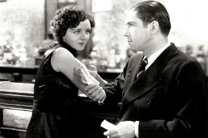 Mona Maris y Carlos Gardel, en la película Cuesta Abajo, de 1934