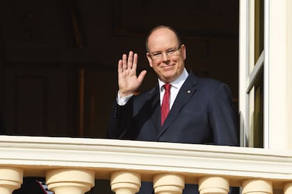 En una entrevista con el periódico Monaco-Matin, el jefe del Estado monegasco habló de sus síntomas, reveló el tratamiento y contó cómo sigue el aislamiento en Palacio.