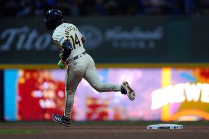 Monasterio y Durbin conectan jonrones en victoria de Cerveceros, 7-5 sobre Diamondbacks