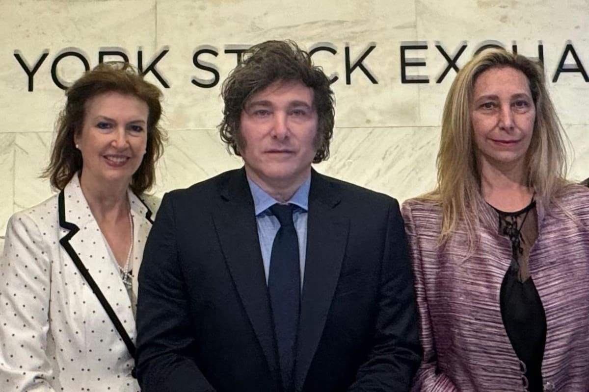 Mondino con los hermanos Milei en Nueva York