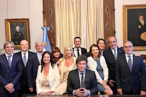 Los exministros buscan reinventarse tras ser eyectados de las fuerzas del cielo