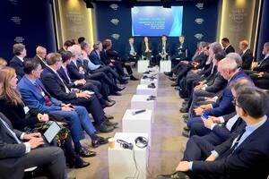 Mondino, Posse y Caputo con empresarios en Davos